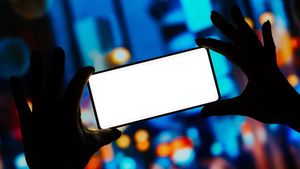 Fabulos! Ce contract a semnat un fotbalist foarte cunoscut și în România: nu are voie să atingă telefoanele fanilor care vor să facă poze cu el, nici să își facă selfie cu aparatele mobile!