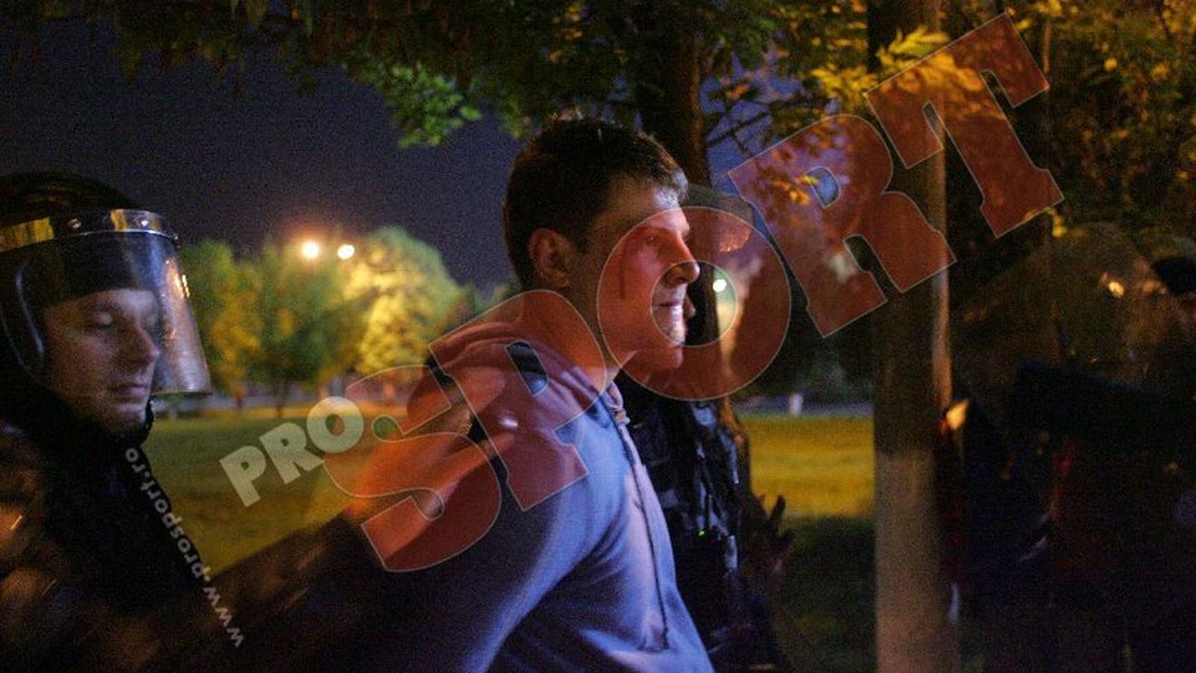 Război în Ghencea!** Fanii, dispersați cu focuri de armă! "Au aruncat cu borduri, un steward a fost rănit"