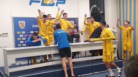Moment fabulos după meciul România - Danemarca! Jucătorii au intrat peste Adrian Mutu la conferința de presă și au început că cânte | VIDEO