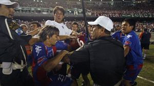 VIDEO** Bătaie "monumentală" pe Maracana în Cupa Sudamericană!