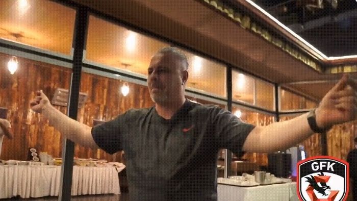„Așa ne simțim acum!” Imagini fabuloase postate de turci după victoria uriașă a lui Marius Șumudică cu Fenerbahce | VIDEO