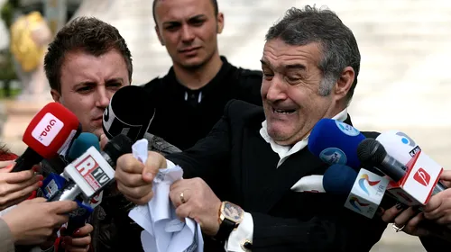 Becali a „explodat” după farsa ProSport: a zburat cu bilete la conferința de presă!** „Să vină gloriile! Ce, sunt poștaș să merg la ei acasă!?” Cum au „dispărut” tichetele: „700 a luat nu știu cine… s-au dus!”