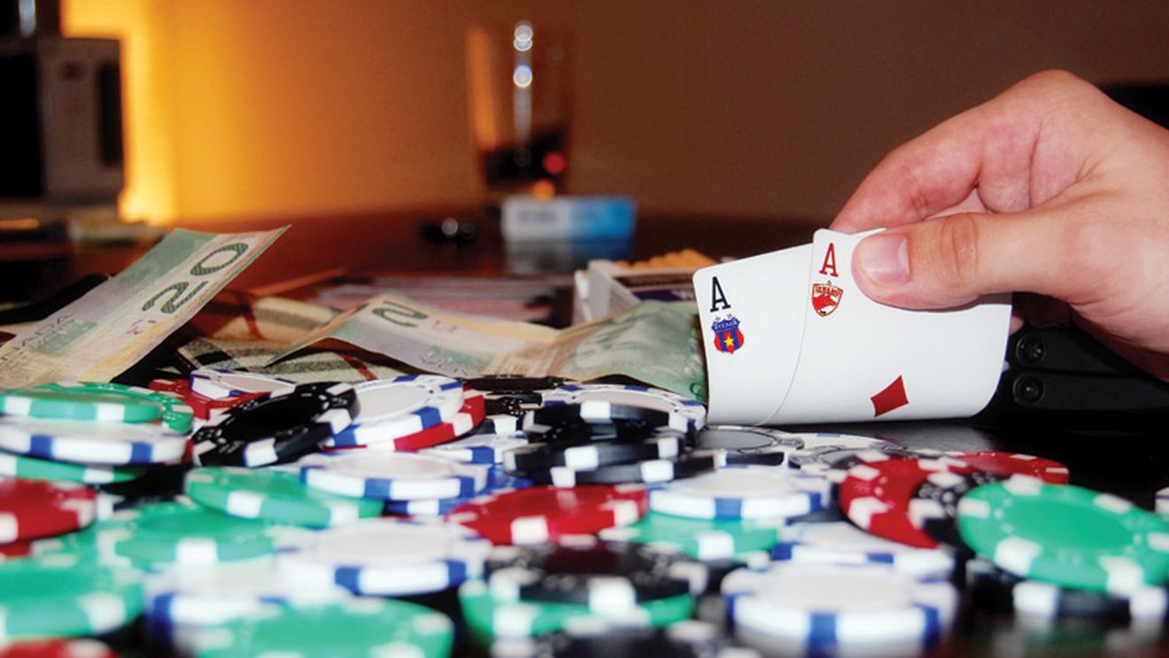 Steliști și dinamoviști,** la poker toată noaptea