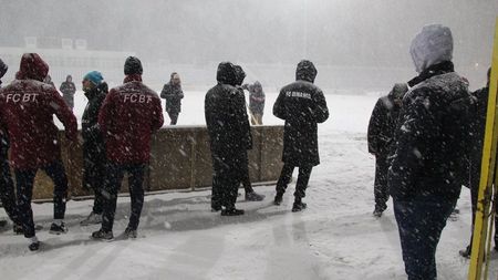 LPF a reacționat după ce meciul FC Botoșani - Dinamo a fost blocat de zăpadă. Partida a fost amânată, dar nu se știe când se va juca. Alte două echipe, în pericol
