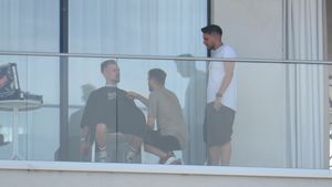 România U21 | "Italienii" din lotul lui Mirel Rădoi au ajuns la mare. Imagini inedite cu Ionuț Radu: ce făcea la balconul unui hotel 