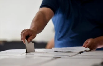 Incidente la vot. Cercetări pentru instigare la fraudă: În unele secţii, alegătorii au primit mai multe buletine de vot