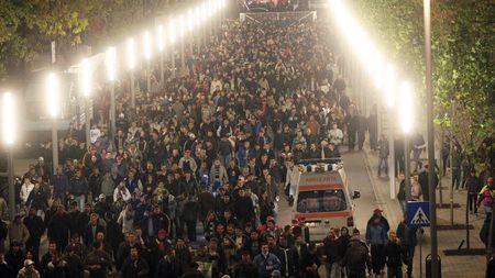 Afacere de criză în București. Organizează meciul și iau cotă-parte din banii pe bilete