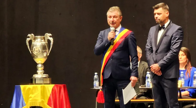 Primarul din Hunedoara ține strâns de Florin Maxim! Răspunsul pentru AFC Hermannstadt și UTA, echipele din prima ligă care doresc antrenorul Corvinului. EXCLUSIV