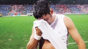 Devotament de "câine"! Dănciulescu joacă cu burta goală la Dinamo!