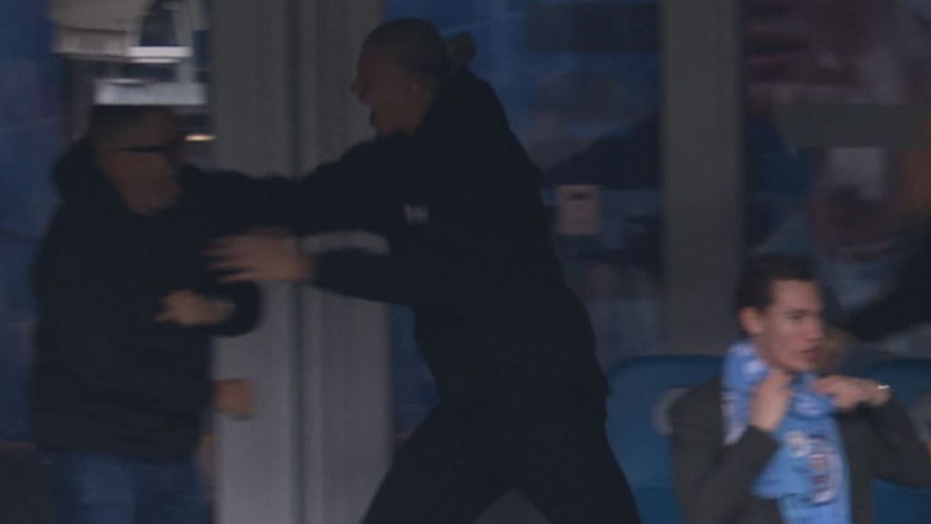 Imagini de senzație cu Erling Haaland pe Etihad, în timpul duelului Manchester City - Liverpool 4-1! Atacantul care îi ține locul a marcat, iar reacția norvegianului a fost superbă | VIDEO