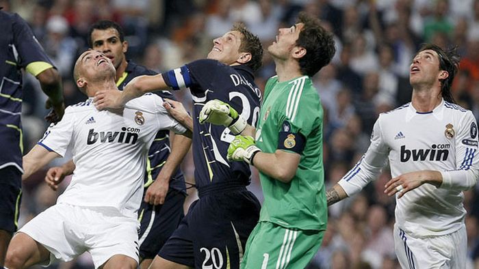 Mourinho, acuzat că a OTRĂ‚VIT atmosfera la Real!** "Greii" Casillas, Ramos și Alonso, gata de REVOLTĂ‚! Portughezul a rămas MUT în vestiar, la replica unui jucător: