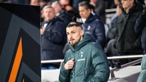 Ce a scris BBC despre operația lui Radu Drăgușin. Englezii au reacționat după intervenția suferită de fundașul lui Tottenham