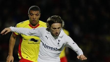 Anglia în stare de ȘOC!** Trimis la închisoare 10 luni după ce a băgat un puști în SPITAL lovindu-l cu picioarele în CAP