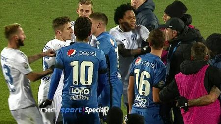 Vătăjelu, fair-play după tensiunile de la finalul meciului cu Viitorul: "Domnul Hagi nu m-a împins, m-a luat în brațe. Îmi cer scuze în numele echipei!" De unde a pornit totul