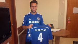 OFICIAL | Barcelona a renunțat la Cesc Fabregas. Spaniolul a semnat pe cinci ani cu Chelsea și va purta tricoul cu numărul 4