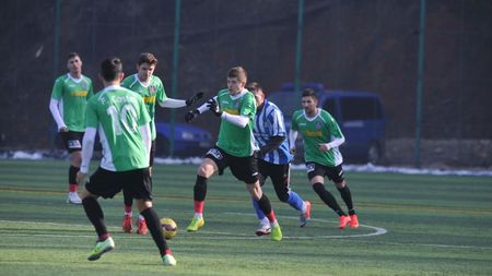 Încep grijile pentru Trică. CFR s-a făcut de râs în primul amical al anului. Doar egal cu ultimul loc din Liga 3. Adversarii au aliniat un "11" în care mulți jucători aveau peste 40 de ani | FOTO