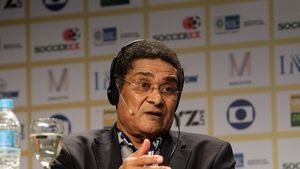 Eusebio trece prin momente dificile!** Fostul star al Benficăi, spitalizat sub suspiciunea de pneumonie