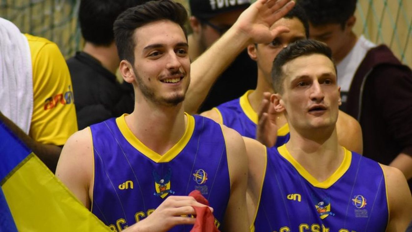 Protestul #șîeu. Un baschetbalist a fost amendat de autoritățile locale: "Am protestat pașnic, până a venit un echipaj de poliție"