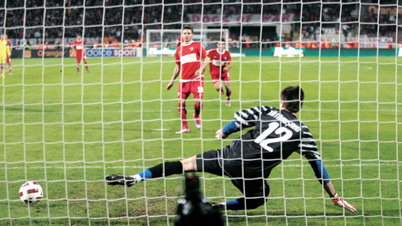 "Prințul" va fi educat!** Bianca Drăgușanu, alianță cu Gigi pentru a-l aduce pe Cristea la Steaua! Garanția celor 700.000 de euro