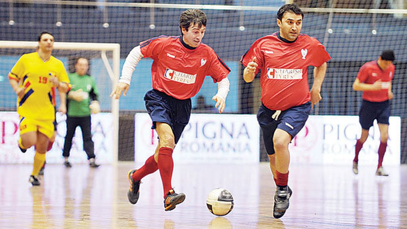 INCREDIBIL!** La 50 de ani, o legendă a naționalei revine pe teren s-o ajute pe SS Poli Timișoara să promoveze!** Va avea un coleg de 53 de ani