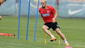 „Gura se ducea în dreapta, nasul în stânga”. Iasmin Latovlevici, amintiri despre accidentarea care nu l-a lăsat să se impună la o echipă de vis a Europei