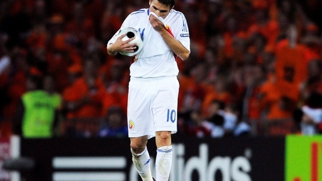 Atac fără precedent la adresa lui Mutu: "E doar un manelist amuțit!** La Euro a bătut un 11m la mișto și ne-a ruinat speranțele!"