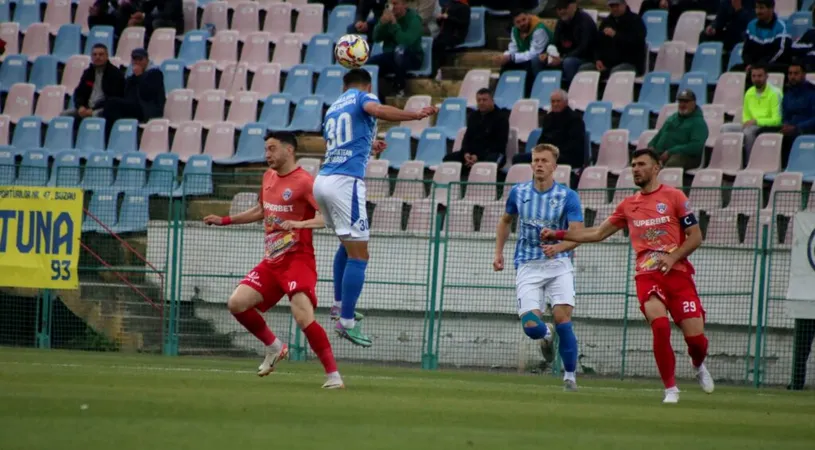 Corvinul a arătat că 2-0 e cel mai periculos scor. Florin Maxim, după remiza cu Gloria Buzău: ”Părea câștigat meciul la pauză, asta le-am zis jucătorilor”