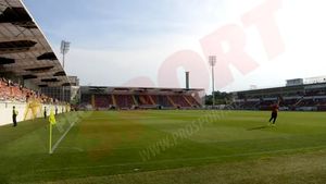 Din ciudățeniile fotbalului românesc: fosta campioană, Astra, se vinde pe bucăți și scoate la licitație o peluză a stadionului din Giurgiu! Cât costă să cumperi 2.300 de locuri ale arenei de la Dunăre | FOTO EXCLUSIV