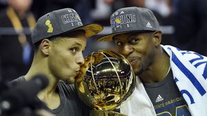 VIDEO | Campioni după 40 de ani! Cea mai bună echipă a sezonului din NBA, Golden State Warriors, a câștigat finala cu Cleveland, scor 4-2! James, "the greatest loser ever"?