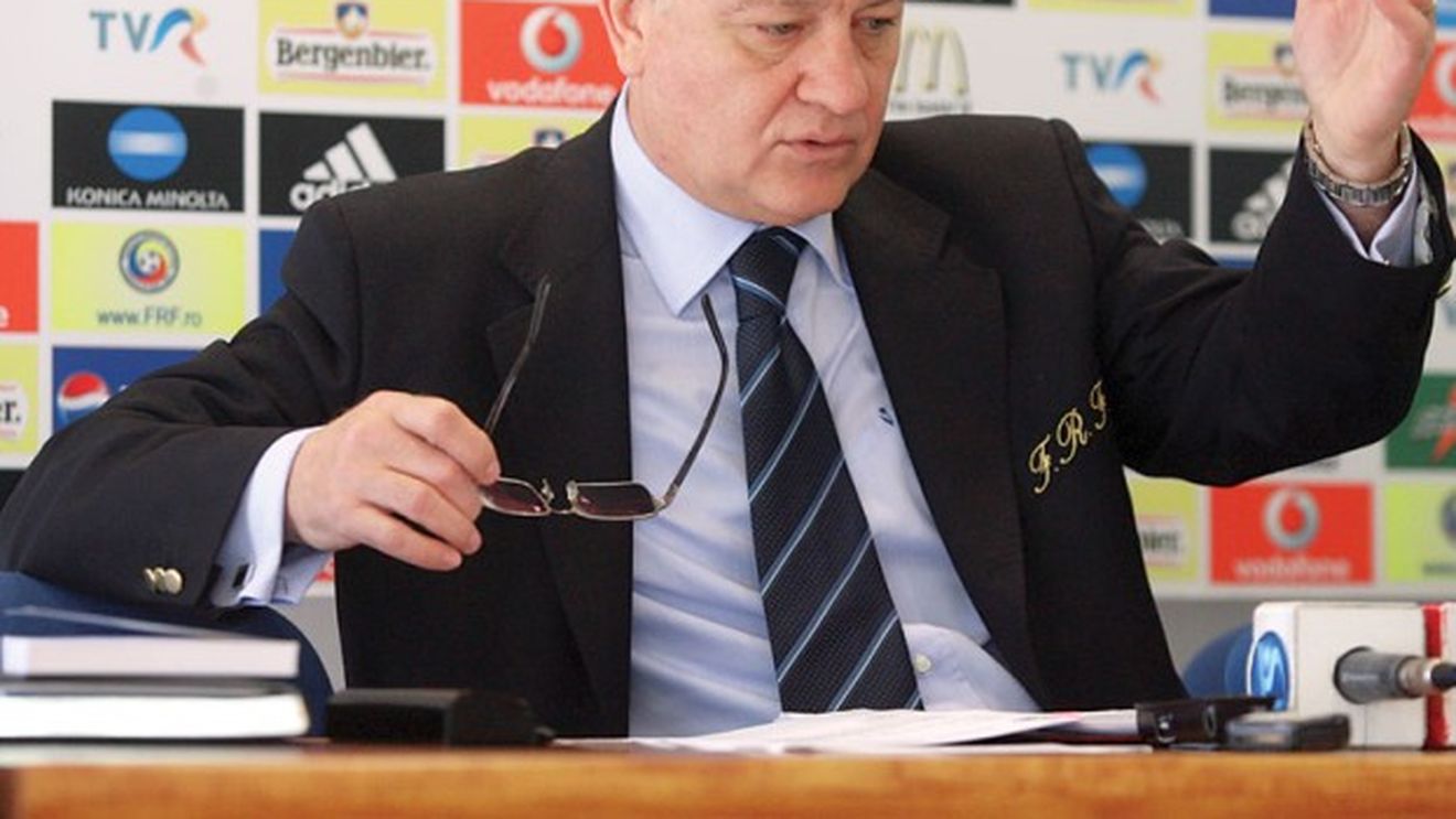 "FRF a adus un fotbal bolnav! **Ne bazăm doar pe ajutoare divine"
