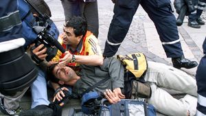 Fanii Galatei au provocat momente de panică pe aeroportul din Cluj!** "Erau beți și s-au luat la bătaie!"