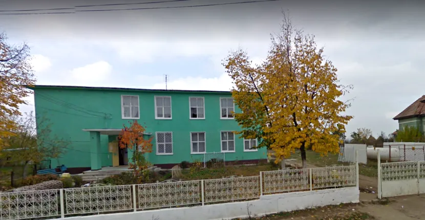 Imagini de coșmar! Pacienții unui spital de psihiatrie, hrăniți cu pâine înmuiată