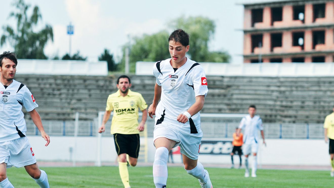 Grozav pleacă luni în Belgia