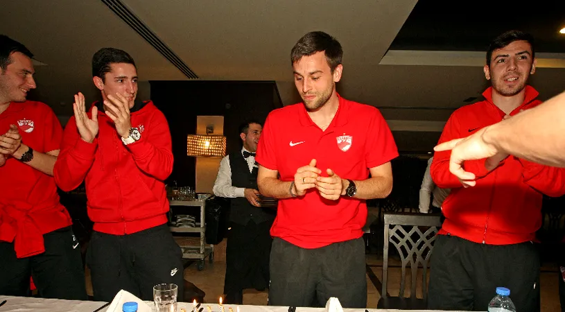 FOTO Dinamoviștii au încheiat cantonamentul din Antalya cu o petrecere. Munteanu, Bărboianu și Bilinski au fost sărbătoriții zilei 