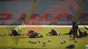 'Câinii' îl cheamă pe Dinu în vestiar pentru o ședință de mobilizare:** "Îmi e dor de acele cuvinte!" Dezvăluire de senzație: un dinamovist a venit cu DEX-ul