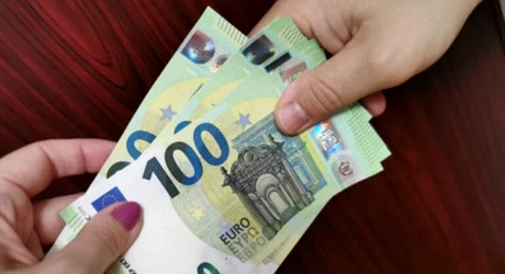 ”Euro sare de 6 RON”. Anunțul care îi bagă în sperieți pe români