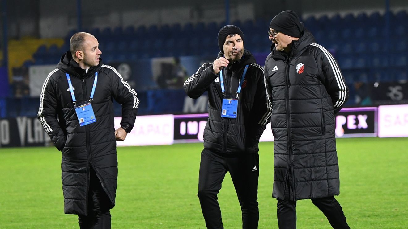 Unul dintre cei mai duri antrenori din Superliga a răbufnit: „Pumnul în gură, taci din gură, ce să faci. Tac din gură”