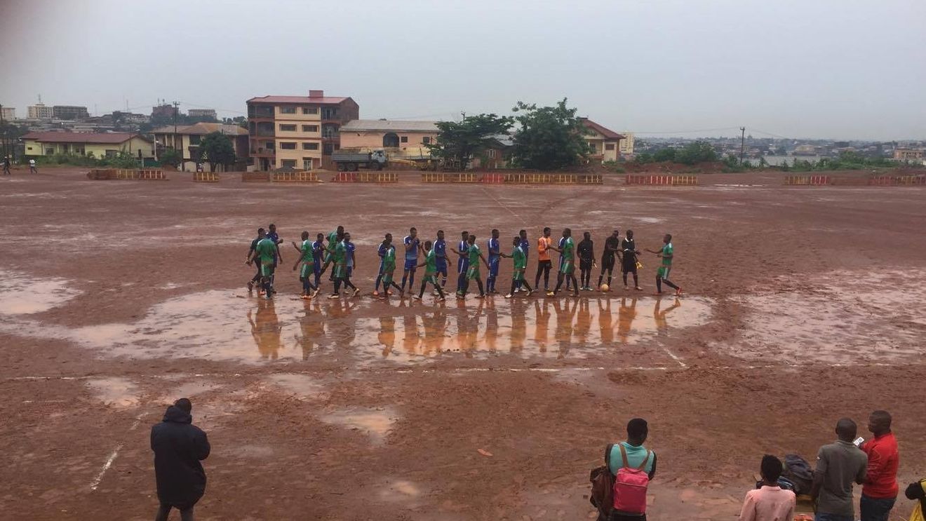 SPECIAL | Fotbal vs. sărăcie: "Ajută-mă, sunt bun"! Incredibila aventură a unui român din Camerun: "Impactul a fost un șoc. Îți serveau carnea ținută în praf, pe marginea drumului"