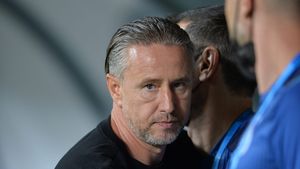 Laurențiu Reghecampf și-a băgat jucătorii în ședință înaintea meciului cu CFR Cluj. „Trebuie să ne calificăm!” Obiectivul oltenilor + Ce zice Dan Nistor
