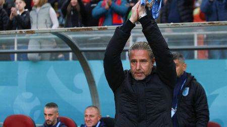 Cum a fost întâmpinat Laurențiu Reghecampf de fanii bucureștenilor înainte de FCSB - Universitatea Craiova! Momente spectaculoase pe Arena Națională