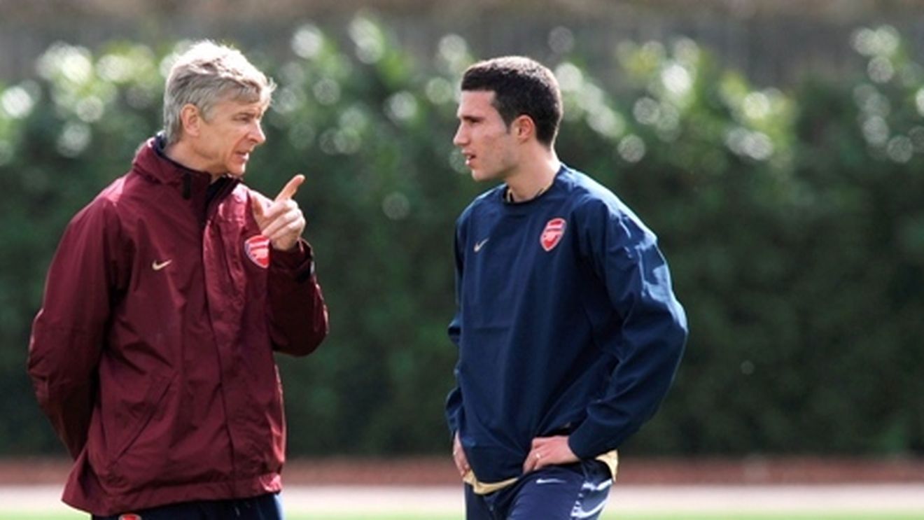 Răsturnare de situație: Wenger "l-a dat afară" pe Van Persie!** Ce s-a întâmplat în vestiarul lui Arsenal după ce olandezul a devenit gogheterul Angliei