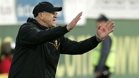 "Am fost în criză de formă...acum suntem în criză de prostie!"