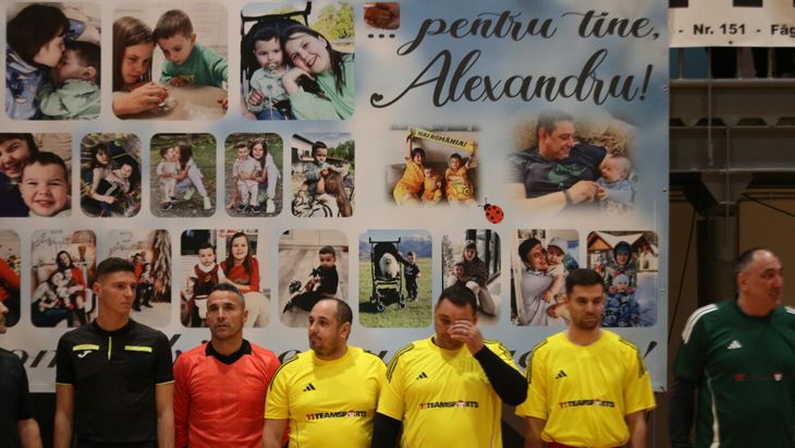 Imagini cutremurătoare cu Ionel Ganea la memorialul dedicat lui Alexandru, fiul său care a murit, la vârsta de 2 ani, în accident de maşină
