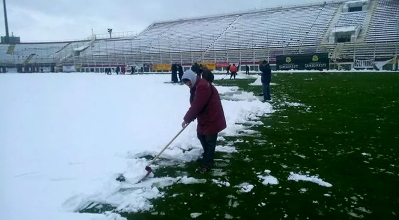 Stadionul Rapidului e înzăpezit!** Fanii au venit să îndepărteze nămeții