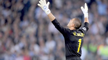 Victor Valdes** rămâne la Barca până în 2014