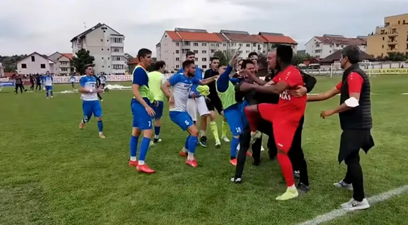 Au fost anunțate sancțiunile după bătaia generală de la finalul meciului de baraj dintre SCM Zalău și Unirea Dej. Oficialii și jucătorii penalizați