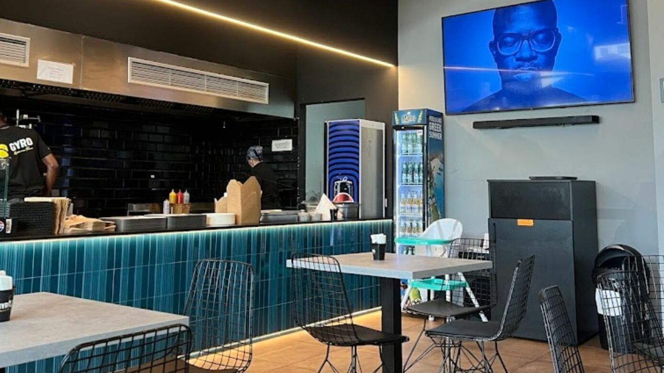 Restaurantul grecesc din București al lui Radu Drăgușin, pus pe picioare de fratele său: „M-am trezit singurul bucătar”