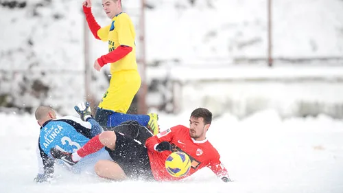 Fotbal cu zăpadă și rumeguș!** Dinamo s-a distrat în primul amical din 2013. Pe cine a pus ochii Țălnar și ce surprize pregătește