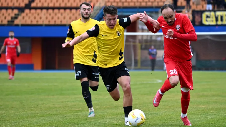 Tudor Alistar îi calcă pe urme tatălui său. Fundașul de la Ceahlăul a semnat cu Dinamo. EXCLUSIV