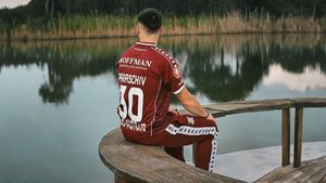 „Daniel Paraschiv era convins să se lase de fotbal! Am avut 178 de discuții în 180 de zile cu el: băi, tu ești de națională!”. Dezvăluirile antrenorului care l-a salvat pe noul transfer al Rapidului